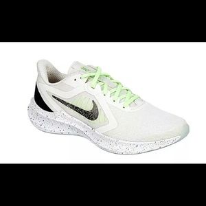 Size 8.5 Women’s Nike Downshifter 10 Se